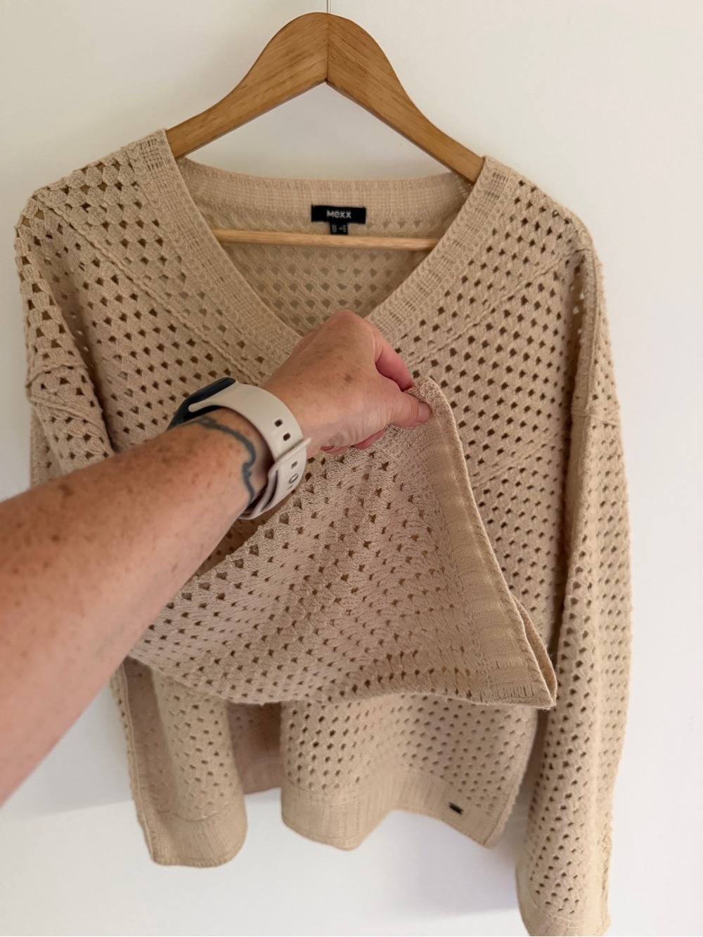 MEXX Beige Crochet Open Knit V-Neck Sweater M Boho Coastal - Picture 3 of 12